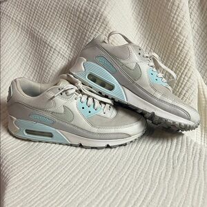 Nike Women's Air Max 90